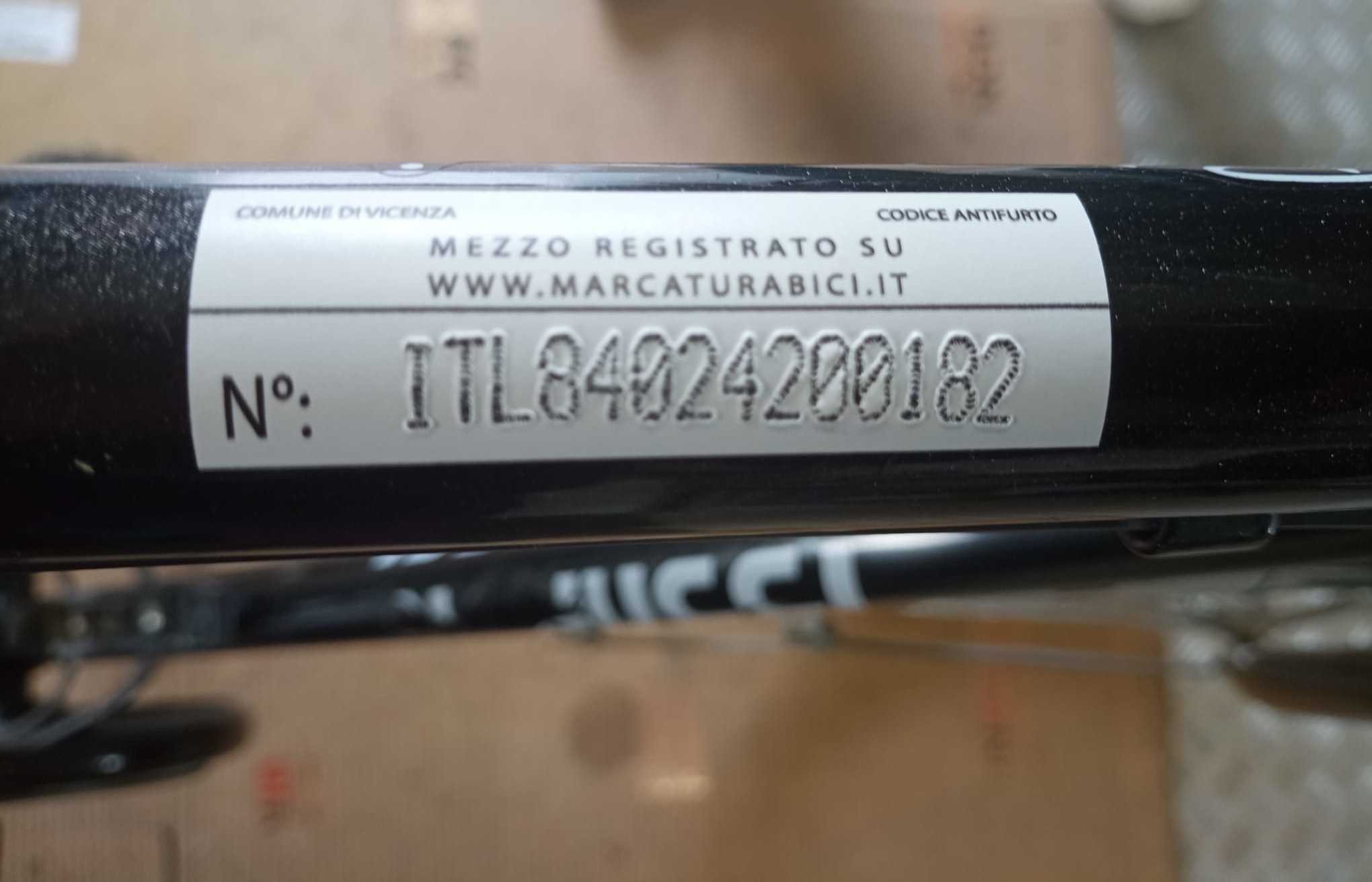 Punzonatura o marcatura sul telaio della bicicletta