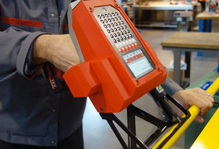 Macchina punzonatrice